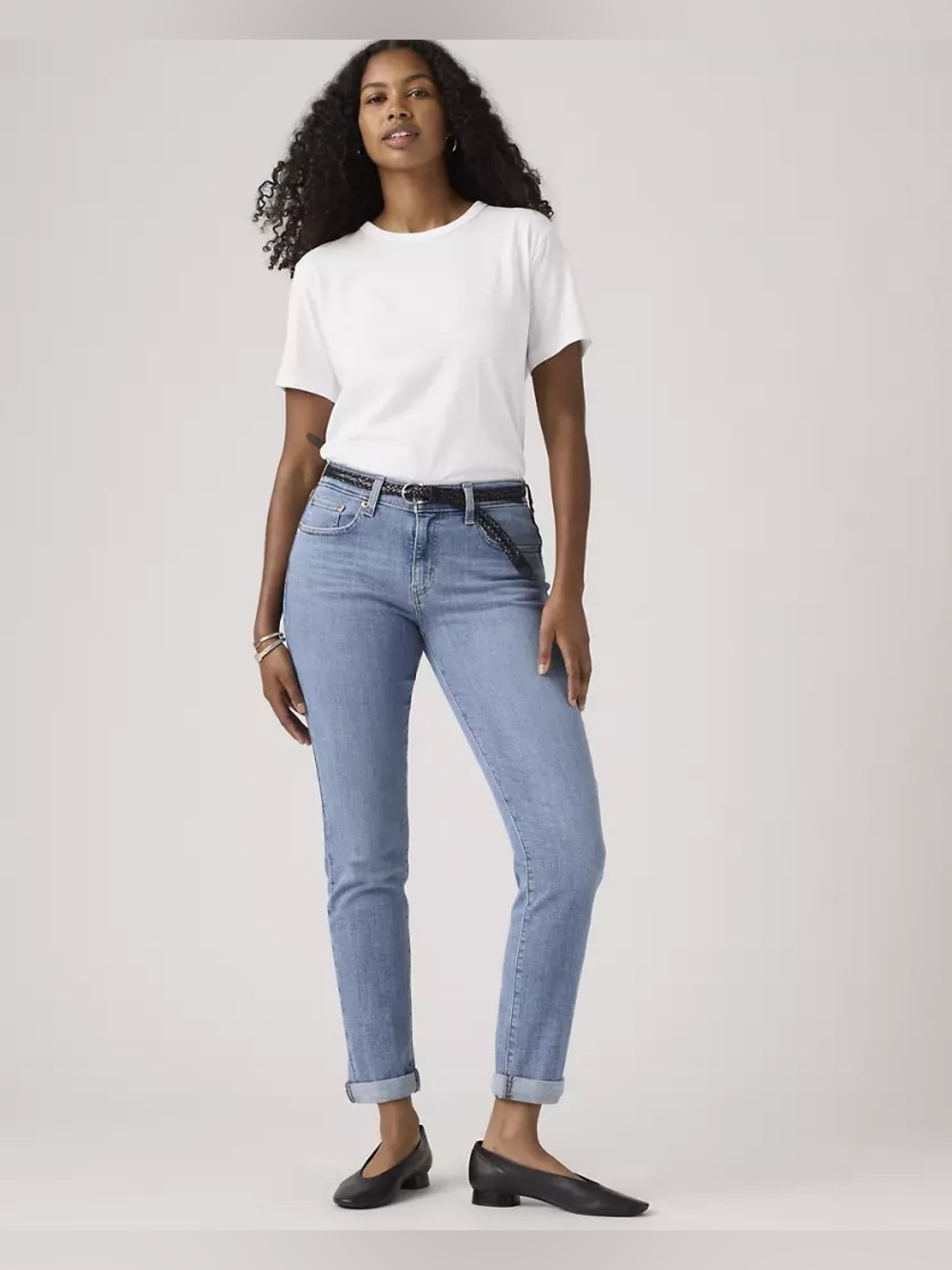 Boyfriend levis jeans.